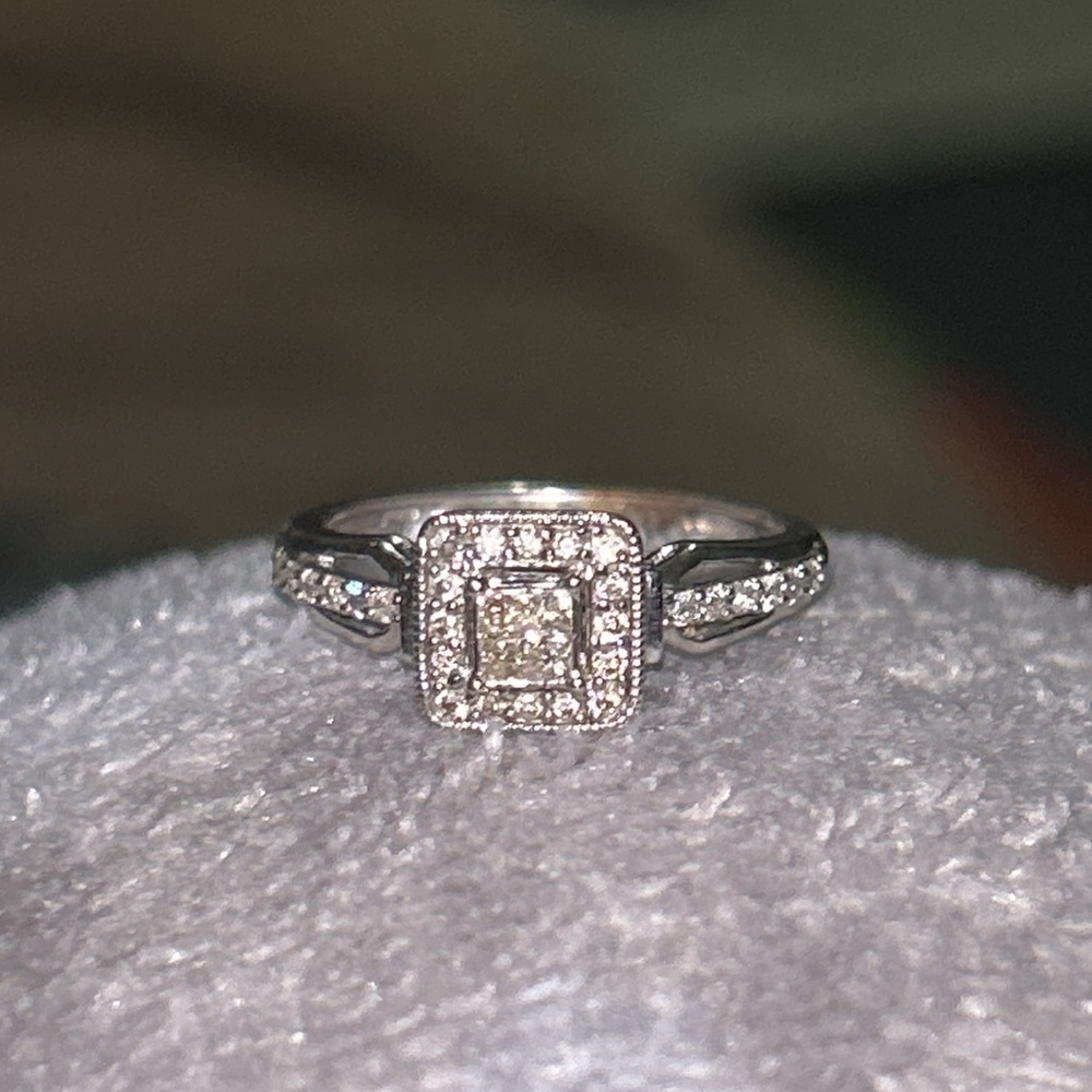 10k White Solid Gold Silver Diamond Ring - image 1